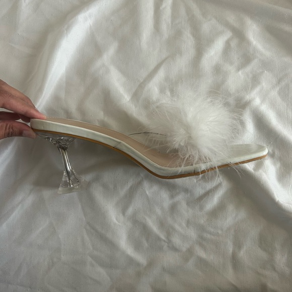 BRIDES: white/clear feathery heels - Picture 4 of 5
